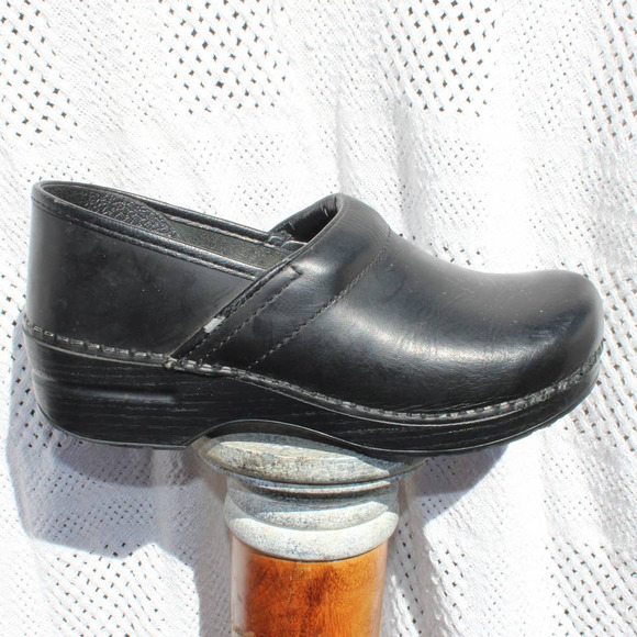 GUC Dansko Clogs Women Size 40 Black 8.5w - Picture 8 of 10